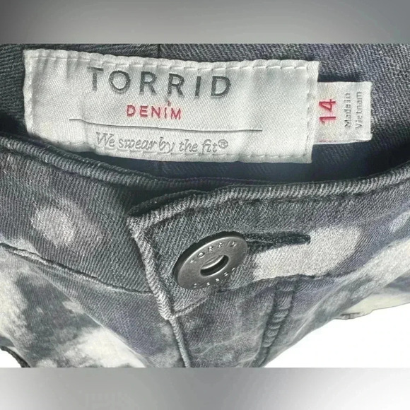 Torrid Distressed bleached black denim shorts size 14 - Picture 3 of 5